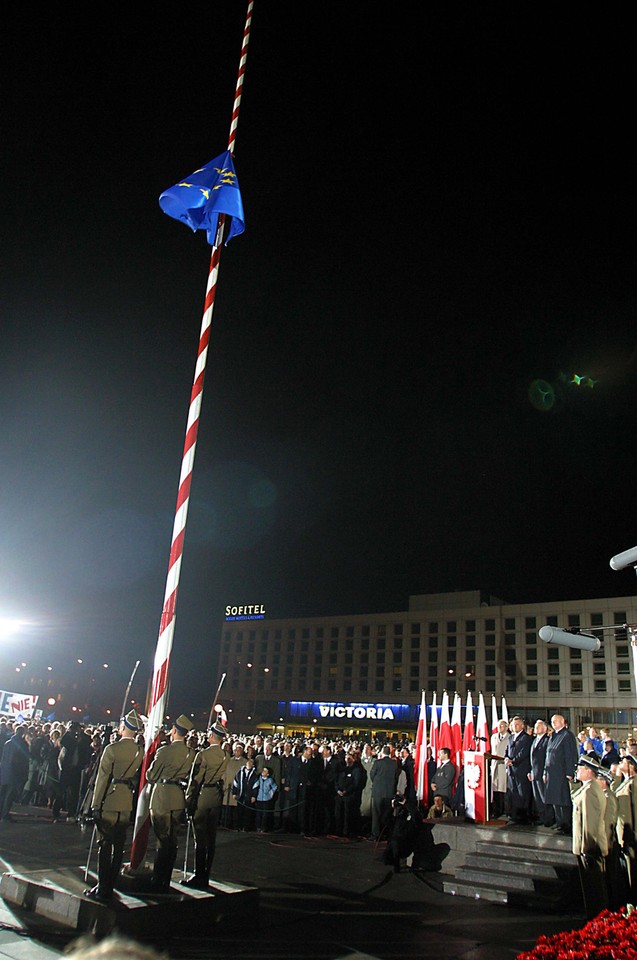 Uroczystości związane z przystąpieniem Polski do Unii Europejskiej w nocy z 30 kwietnia na 01 maja 2004 r. na Placu Piłsudskiego w Warszawie