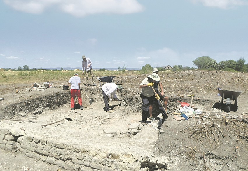 Car Maksimilijan Herkul podigao je velelepnu vilu na mestu gde su njegovi roditelji nekad bili nadničari: Lokalitet "Vila rustika Glac"