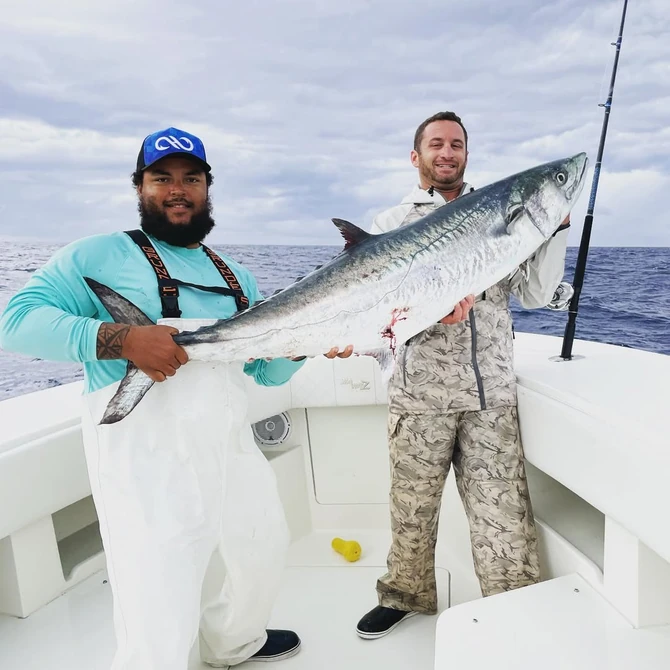 Konor Kruz (levo) je strastveni pecaroš