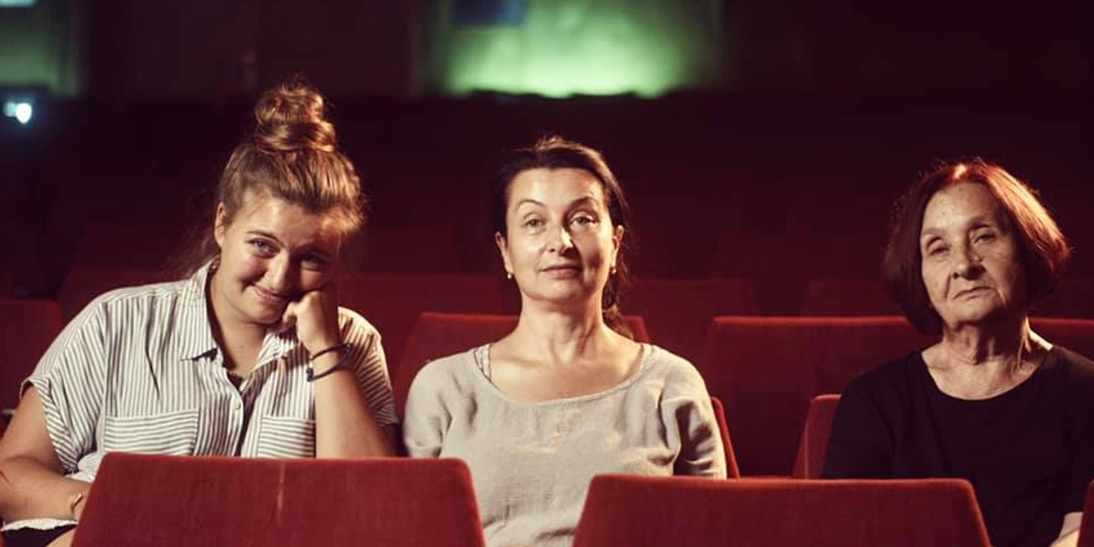 Przedstawicielki trzech pokoleń prowadzą w Jastarni kino Żeglarz.