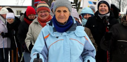 90-latka obchodziła urodziny na zajęciach nordic walking