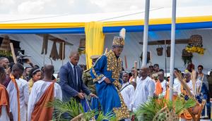 King Oyo arriving for the coronation commemoration