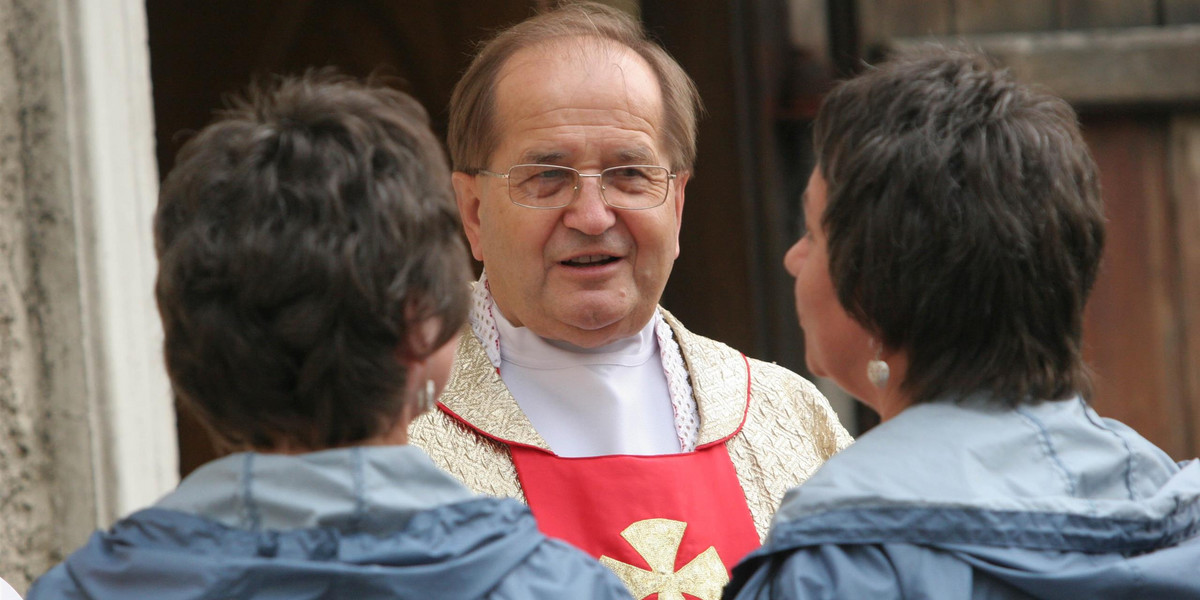 Ojciec Tadeusz Rydzyk jest jednym z najsłynniejszych polskich zakonników.