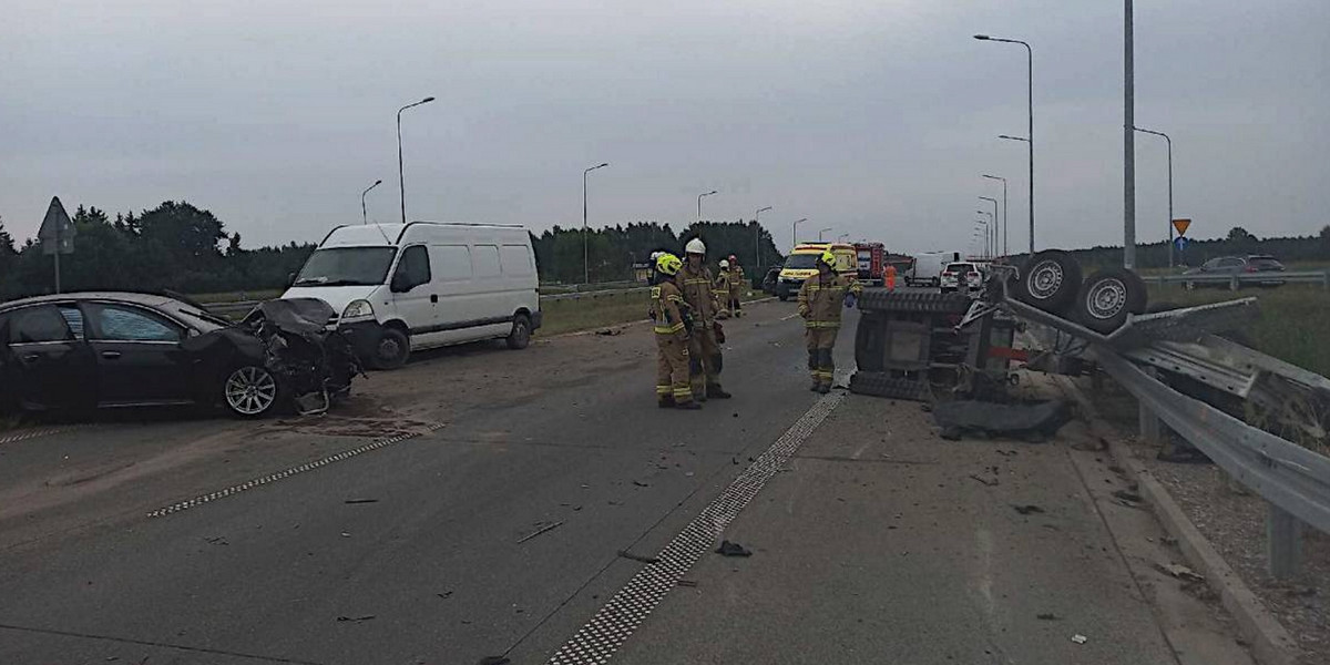 Poważny wypadek na S17 w Józefowie.