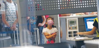 Efekt paszportowy działa w walce z COVID-19