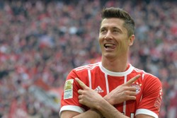 Lewandowski po raz pierwszy od 2014 roku zmarnował rzut karny, ale strzelił też trzy gole