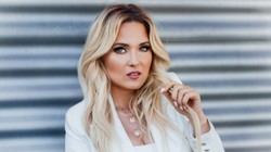 Gosia Andrzejewicz poszła do kościoła z kurą. "Ksiądz zrozumiał"