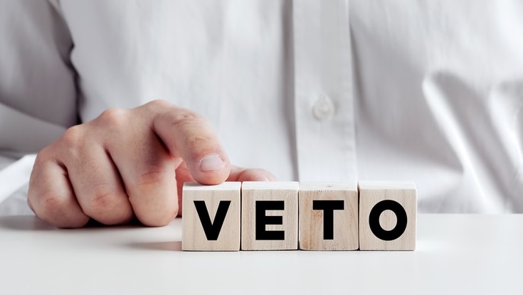 Weto prezydenta Nawrockiego w sprawie fundacji rodzinnych. Eksperci komentują