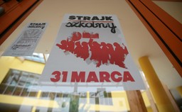 Proksa: Nauczyciele w Krakowie kończą strajk głodowy. Trwa protest okupacyjny