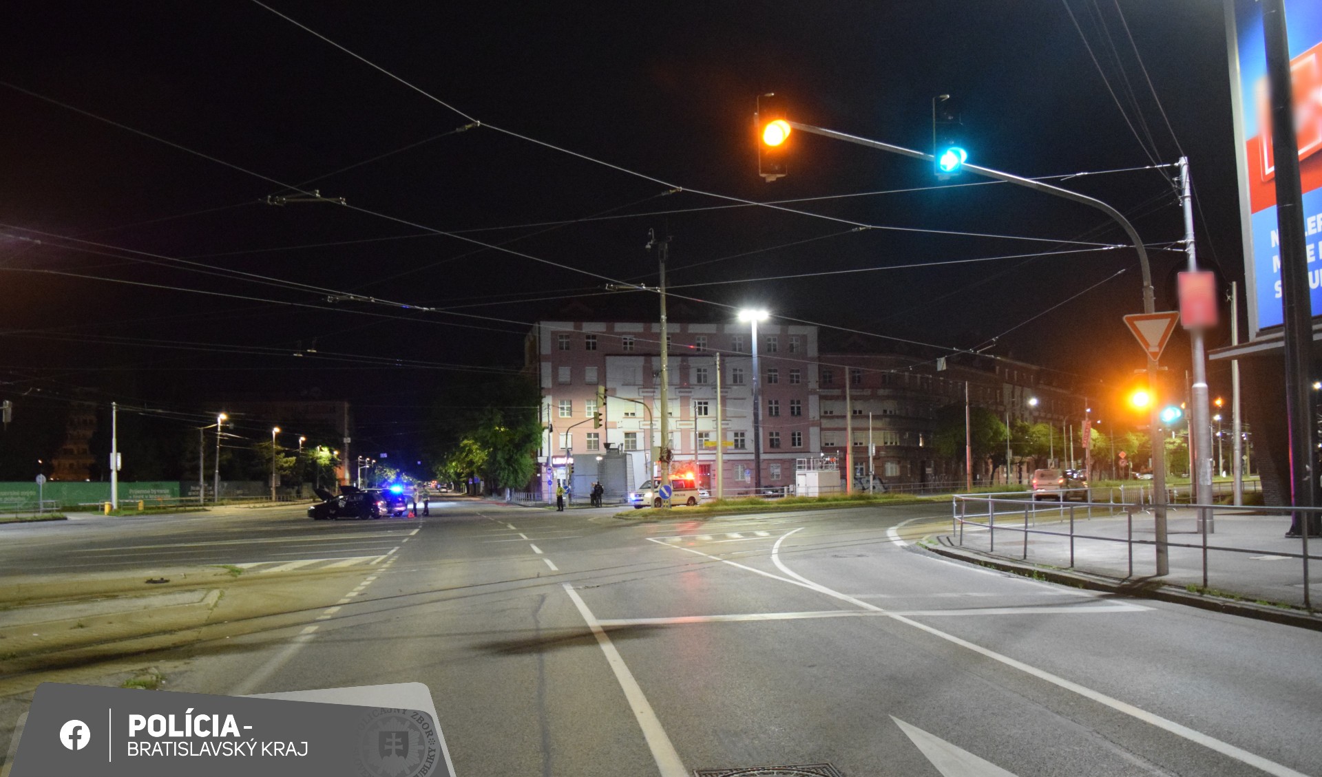 Polícia hľadá svedkov autonehody v Bratislave. 