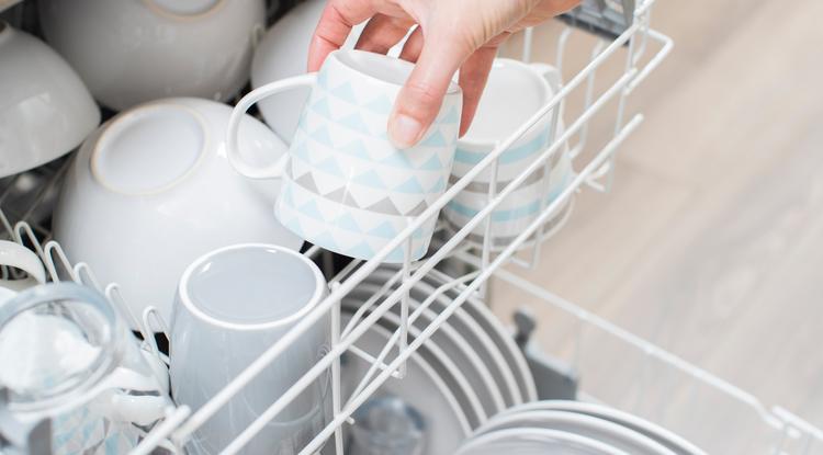 Így helyezd el a csészéket a mosogatógépben Fotó: Getty Images