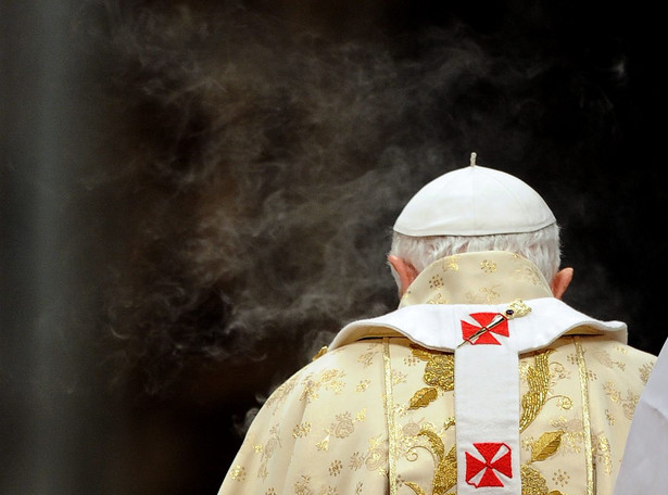 Świąteczne orędzie papieża. Benedykt XVI apeluje o pokój