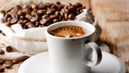 Jak zrobić dobrą kawę i czy wypada" pić ją z mlekiem?