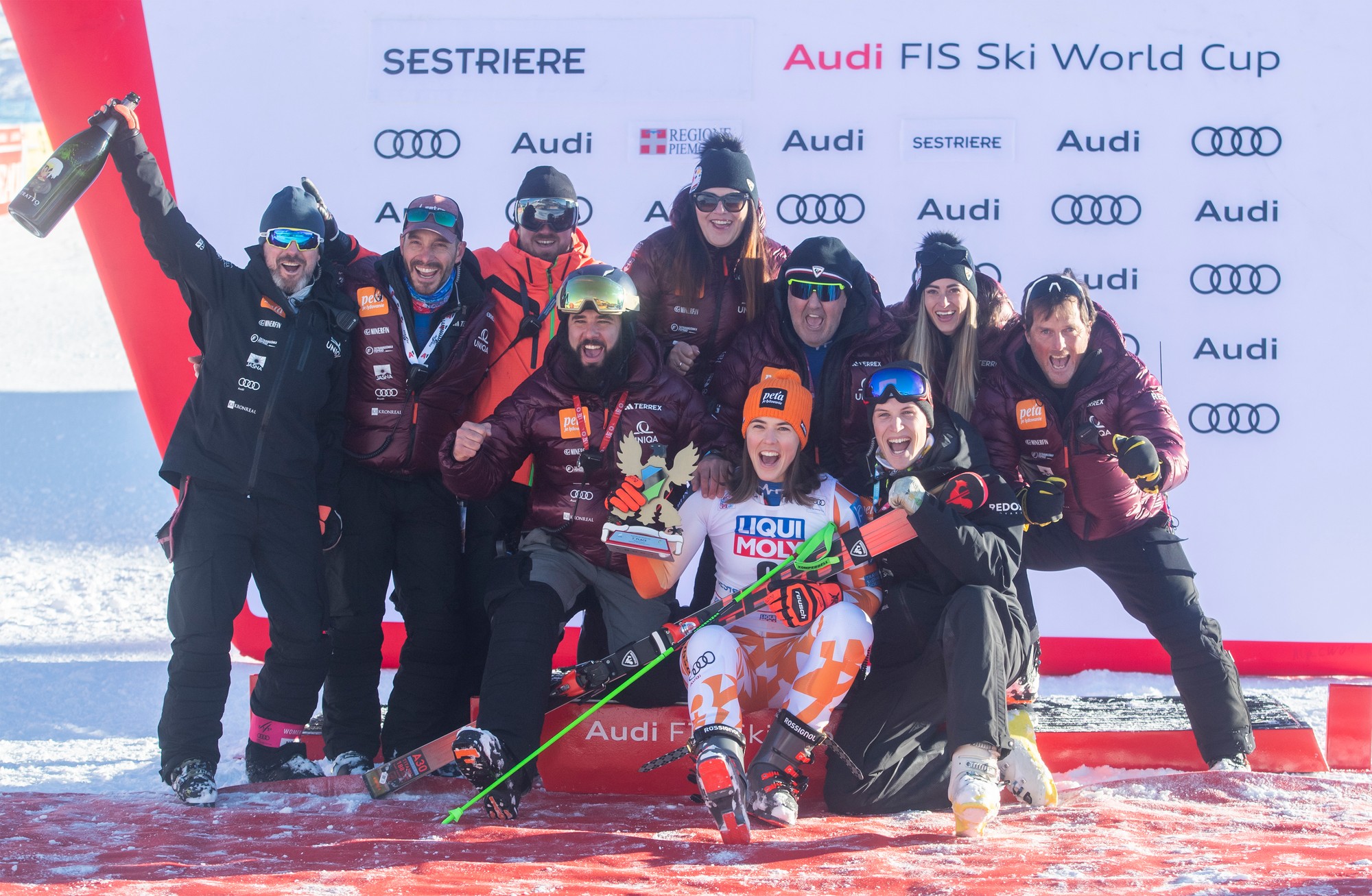 Slovenka Petra Vlhová skončila tretia v obrovskom slalome v Sestriere.