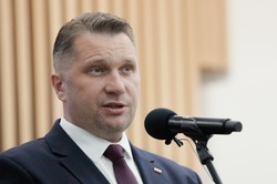 Czarnek przestrzega przed "zlewaczeniem" szkoły. "To byłby szok"