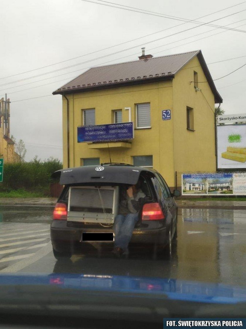 Policjanci osłupieli, kiedy zobaczyli golfa... z nogami