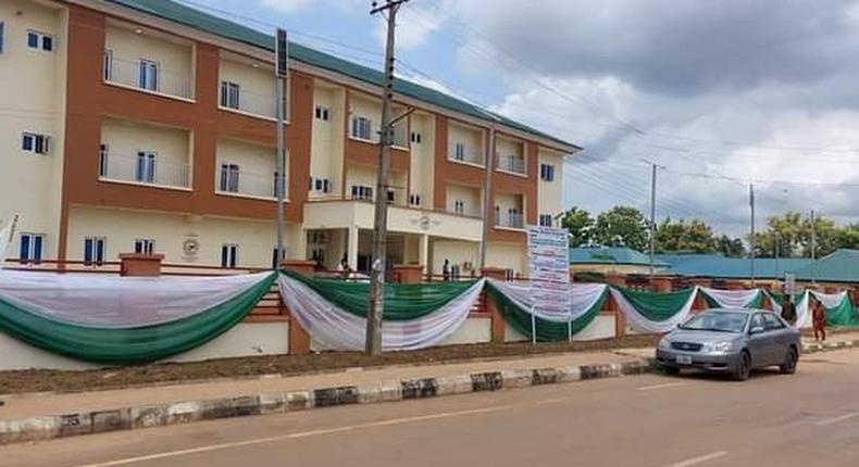 Folarin inaugurates 100-bed hospital in Ibadan, thanks Buhari. [NAN]