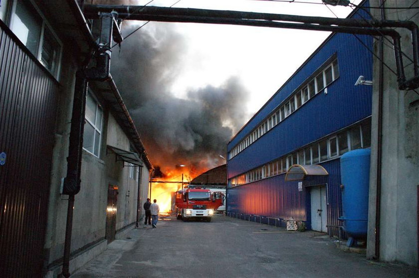 Pożar hali w fabryce folii