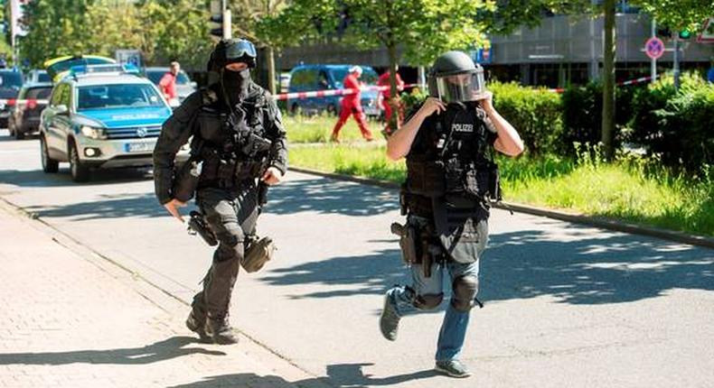 Armed German police