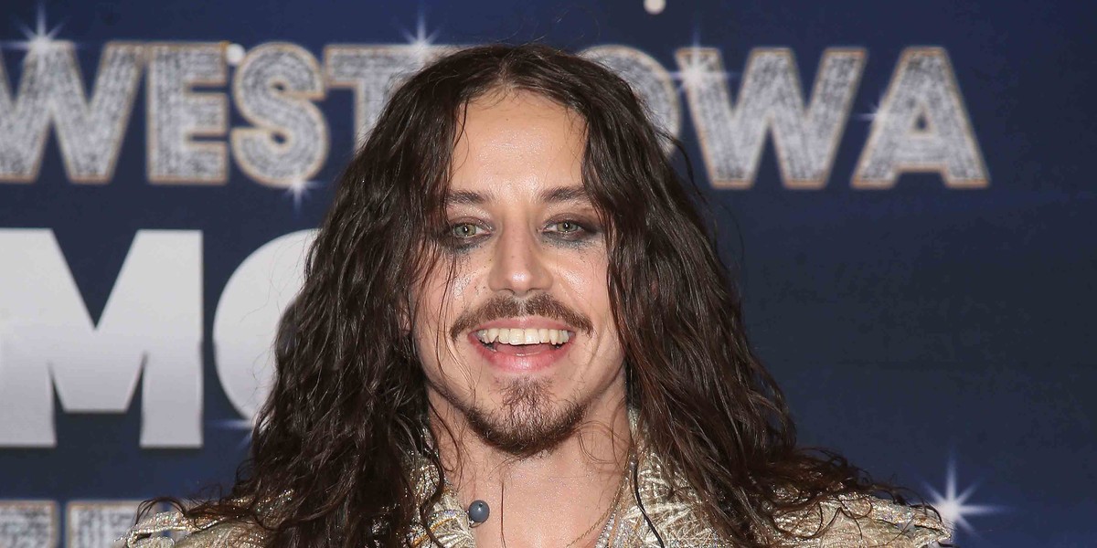 Michał Szpak świętuje urodziny w kolejnej szokującej kreacji. 