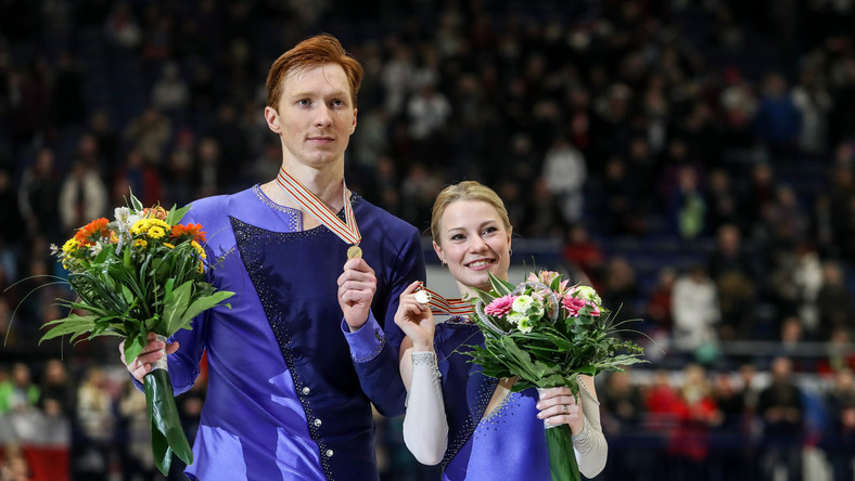 Jewgienia Tarasowa i Władimir Morozow zdobyli złoty medal mistrzostw Europy w łyżwiarstwie figurowym, które odbywają się w Ostrawie. Srebro wywalczyła niemiecka para sportowa, a brąz francuska. Polacy w tej konkurencji nie startowali.