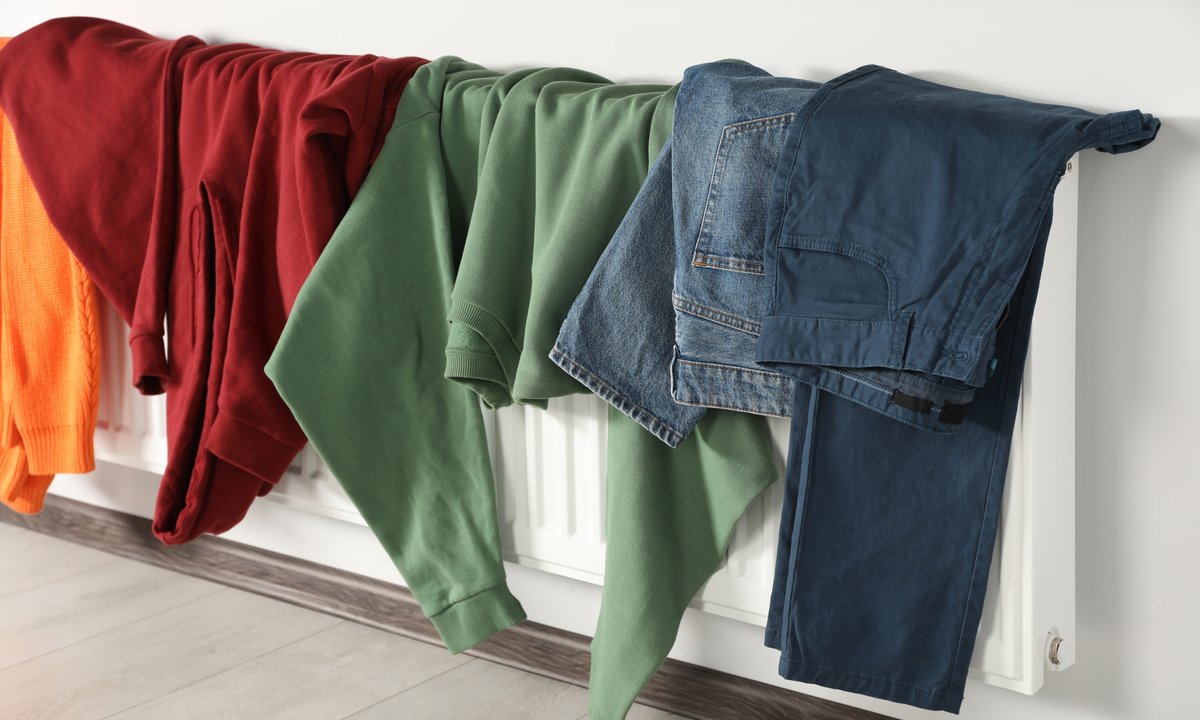 Suszysz ubrania w ten sposób? Eksperci ostrzegają