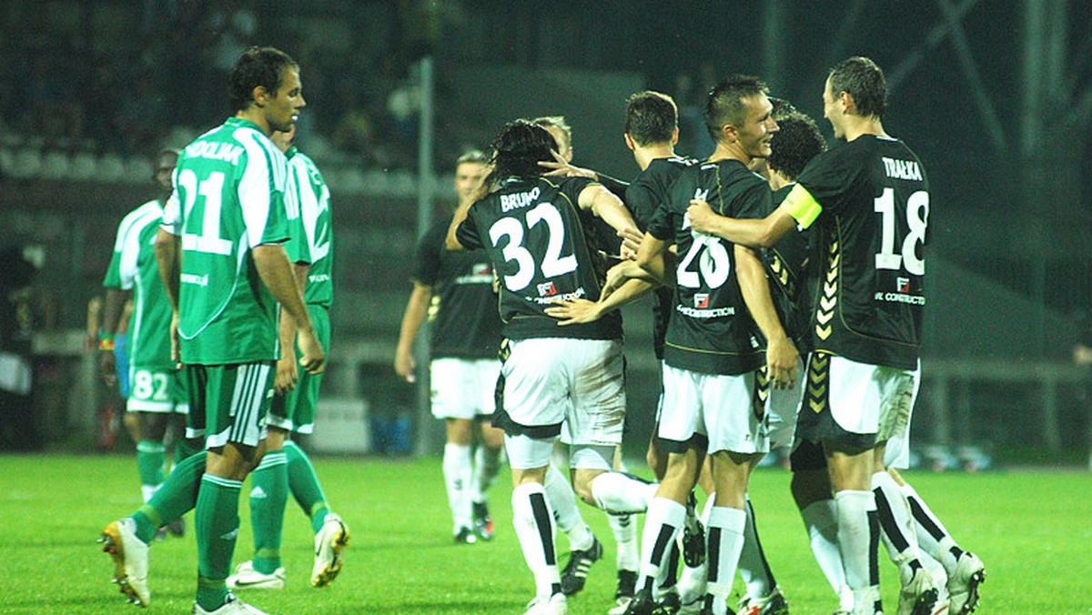 Obie drużyny muszą wygrać, bo tylko 3 punkty pozwolą myśleć o realizacji celów. Zapowiada się niezwykle zacięte widowisko. Derby Warszawy Legia - Polonia są niewątpliwym hitem 17. kolejki Ekstraklasy. Zapraszamy an relację "akcja po akcji" z tego spotkania.