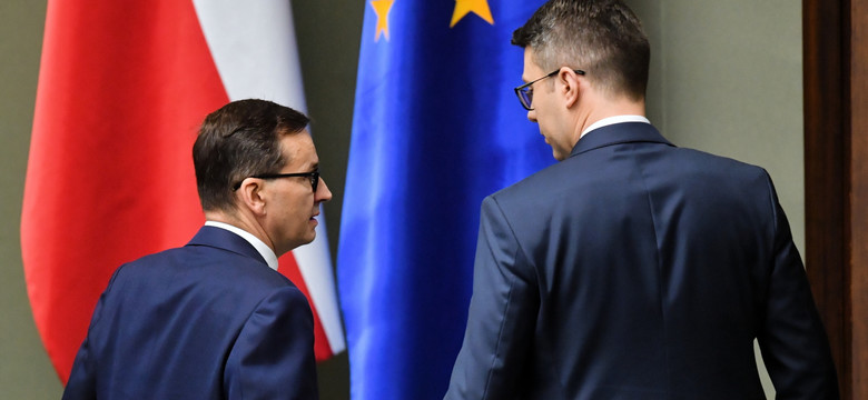 "Glapiński mówił o groźbie deflacji, a premier kupował obligacje". Lewica chce, by Morawiecki wytłumaczył się w Sejmie