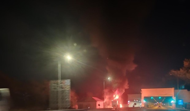 Zapaljena prikolica kamiona kod tunela Železnik