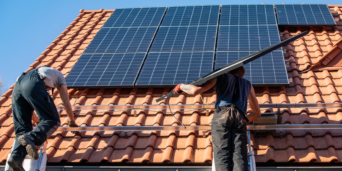 Moc zainstalowana w elektrowniach słonecznych – przydomowych instalacjach i większych farmach - przekracza już 5,4 GW.