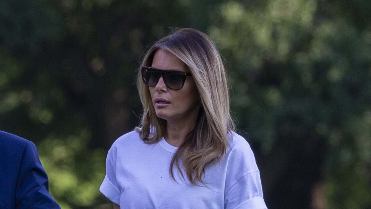 Melania Trump w zielonej spódnicy 