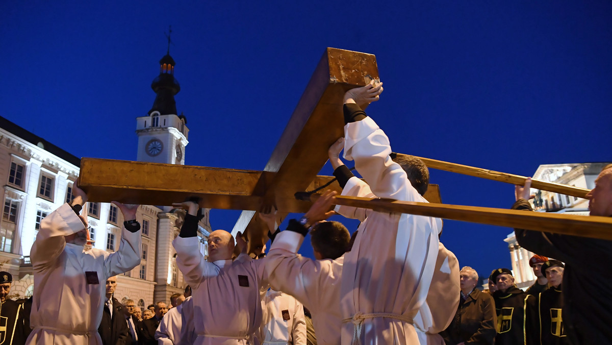 Centralna Droga Krzyżowa: główną bolączką współczesnego Kościoła i świata jest brak wiary