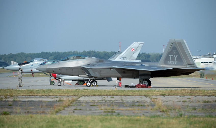 Amerykański samolot myśliwski F-22 Raptor
<br>
(ukit) PAP/Grzegorz Michałowski