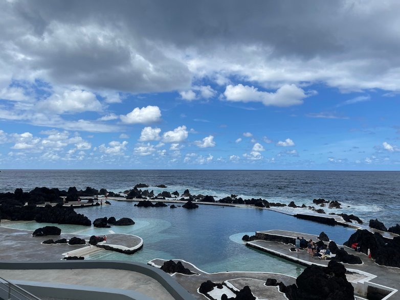 Naturalne baseny w zachodniej części Porto Moniz