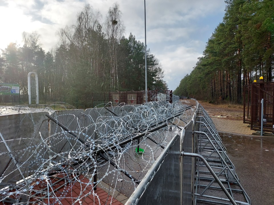 Barykada na przejściu polsko-białoruskim granicznym w Połowcach-Pieszczatce, 17.12.2021.