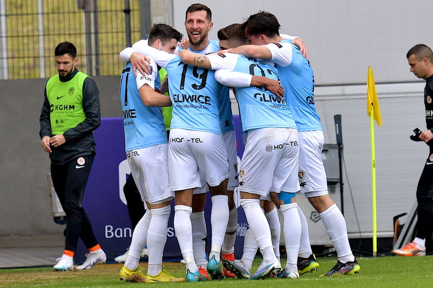 23212094 - PIŁKA NOŻNA EKSTRAKLASA ZAGŁĘBIE LUBIN PIAST GLIWICE (Zawodnicy Piasta Gliwice)