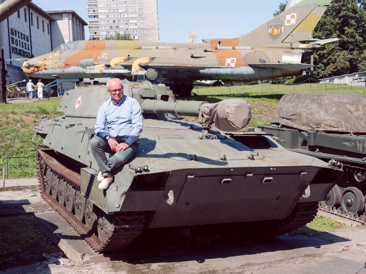 Waldemar Skrzypczak generał broni Sił Zbrojnych RP w rezerwie, oficer wojsk pancernych. W latach 2006–2009 był dowódcą Wojsk Lądowych, a w latach 2012–2013 podsekretarzem stanu w MON