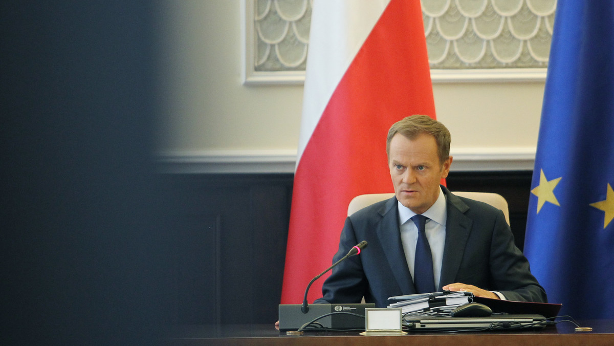 Trudno wykluczać prowokację; będziemy chcieli szczegółowych informacji, jak mogło do tego dojść - powiedział premier Donald Tusk, komentując upublicznienie w internecie drastycznych zdjęć ofiar katastrofy smoleńskiej.