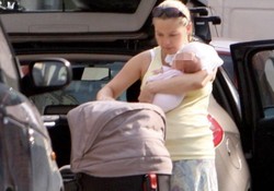 Bujakiewicz już spaceruje z córeczką