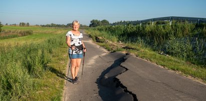 Wyrzucili 20 mln zł w błoto. Nowa ścieżka rowerowa pod Lesznem to bubel. Rozpadła się, zanim oddali ją do użytku