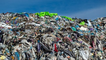 Unijny bat na odzieżowe marnotrawstwo. Nadciągają nowe przepisy, które mają uzdrowić rynek zalany nadmiarem ubrań