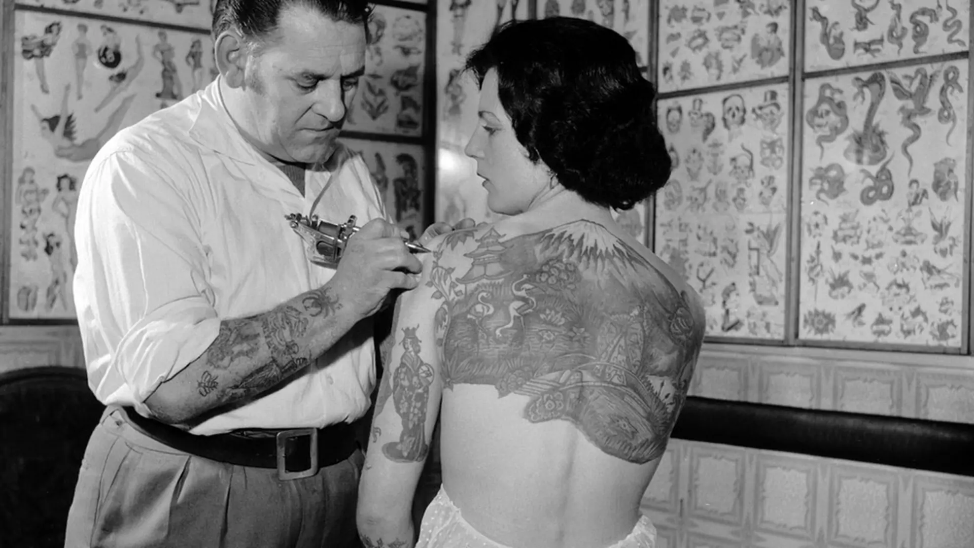 Archiwalne zdjęcia wytatuowanych osób. Zobacz, jak tatuaże wyglądały kiedyś