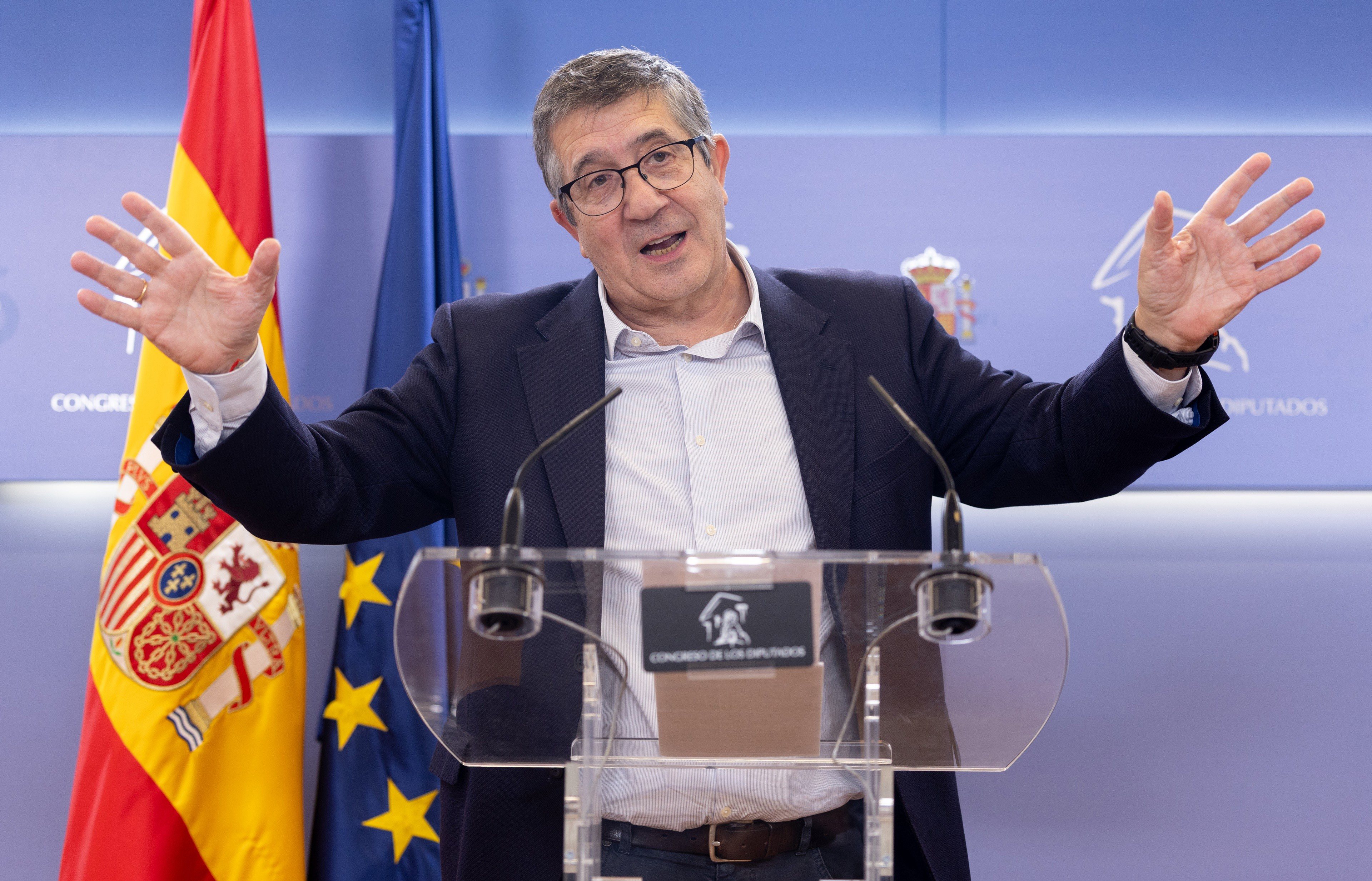 López defiende a García Ortiz: '400 tenían acceso, investigan a uno'