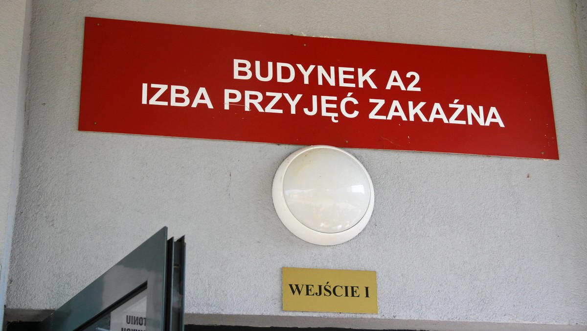 Przeprowadzone badania krwi rozwiały wszelkie wątpliwości. Mężczyzna, który w nocy z niedzieli na poniedziałek sam zgłosił się do szpitala zakaźnego we Wrocławiu, nie jest zarażony wirusem eboli. 37-latek czuje się już lepiej i jeszcze wczoraj miał opuścić izolatkę.