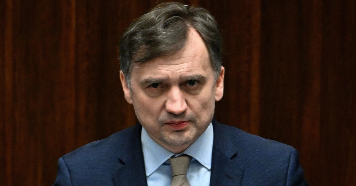 Zablokują prywatny paszport Ziobry? Są nowe informacje