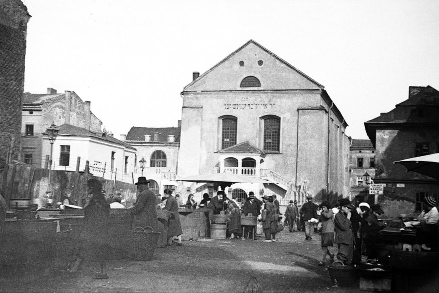 Synagoga Izaaka w 1936 roku. Źródło: Narodowe Archiwum Cyfrowe.