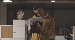 Marcin Januszkiewicz z interpretacją "Mniej niż zero". Zobacz teledysk