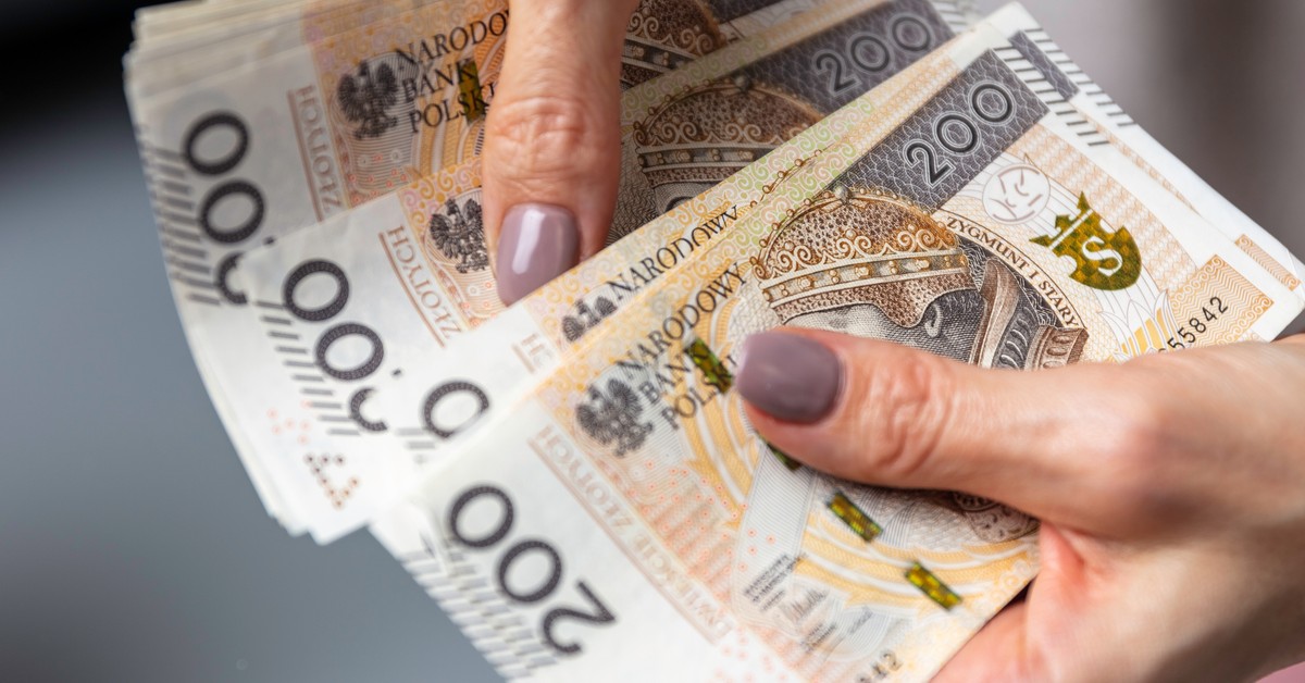 Dwa stanowiska u jednego pracodawcy = dwie „trzynastki”? Ruszają wypłaty dodatkowego wynagrodzenia rocznego dla nauczycieli