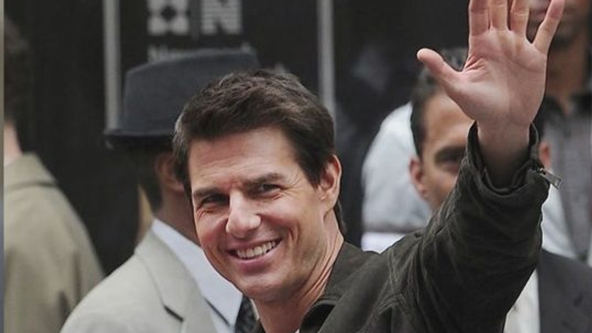 Na pierwszy rzut oka mogłoby się wydawać, że Tom Cruise stoi jak gdyby nigdy nic na jednej z ulic Nowego Jorku.