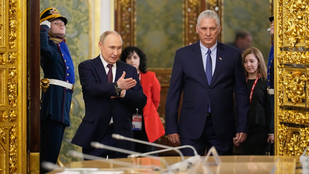 Prezydent Kuby na paradzie Putina. Nie wróci z Moskwy z pustymi rękami. Przywiezie do Hawany hojny "prezent" od rosyjskich biznesmenów
